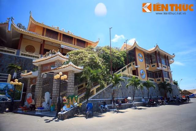 Bí mật bên trong những địa điểm linh thiêng nhất Vũng Tàu - Hình 10 Bi mat ben trong nhung dia diem linh thieng nhat Vung Tau-Hinh-10