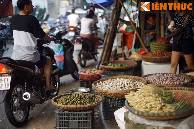 Kỳ lạ nơi 4 khu chợ nằm cạnh nhau độc nhất Hà Nội - Hình 8 Ky la noi 4 khu cho nam canh nhau doc nhat Ha Noi-Hinh-8