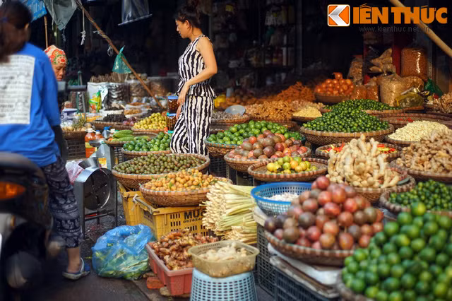 Kỳ lạ nơi 4 khu chợ nằm cạnh nhau độc nhất Hà Nội - Hình 7 Ky la noi 4 khu cho nam canh nhau doc nhat Ha Noi-Hinh-7