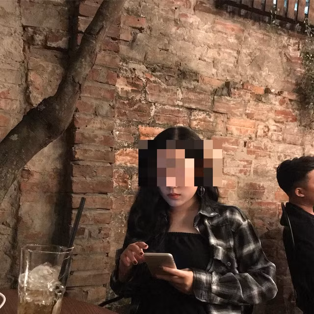Tin mới nhất vụ hotgirl lễ tân lộ clip quan hệ cùng bạn trai ở cầu thang - Hình 11 Tin moi nhat vu hotgirl le tan lo clip quan he cung ban trai o cau thang-Hinh-11