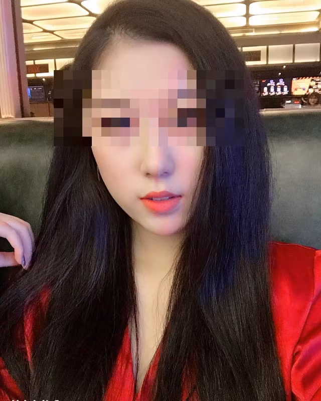 Tin mới nhất vụ hotgirl lễ tân lộ clip quan hệ cùng bạn trai ở cầu thang - Hình 6 Tin moi nhat vu hotgirl le tan lo clip quan he cung ban trai o cau thang-Hinh-6