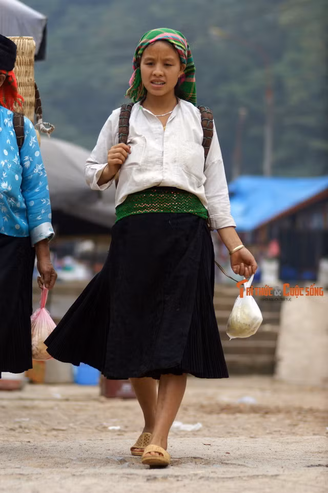 Phu nu vung cao nguyen da Ha Giang dep moc mac ma rang ngoi-Hinh-4