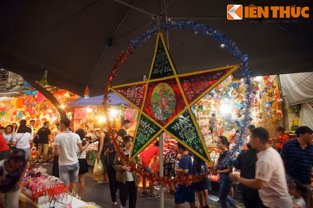 Thưởng ngoạn không khí Trung thu ở con phố nổi tiếng nhất Việt Nam - Hình 2 Thuong ngoan khong khi Trung thu o con pho noi tieng nhat Viet Nam-Hinh-2