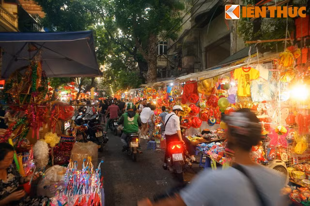 Thuong ngoan khong khi Trung thu o con pho noi tieng nhat Viet Nam-Hinh-6