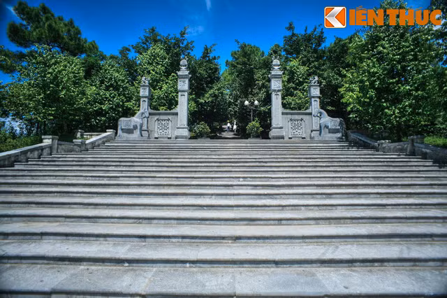 Giải mã bí mật ở ngọn núi thiêng nối tiếng giữa thành Vinh - Hình 4 Giai ma bi mat o ngon nui thieng noi tieng giua thanh Vinh-Hinh-4