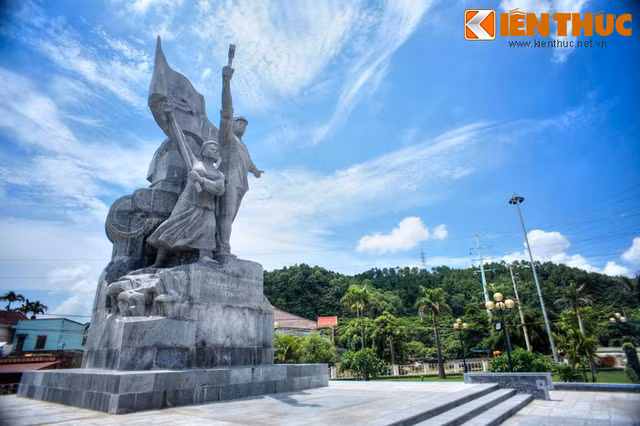 Giải mã bí mật ở ngọn núi thiêng nối tiếng giữa thành Vinh - Hình 7 Giai ma bi mat o ngon nui thieng noi tieng giua thanh Vinh-Hinh-7