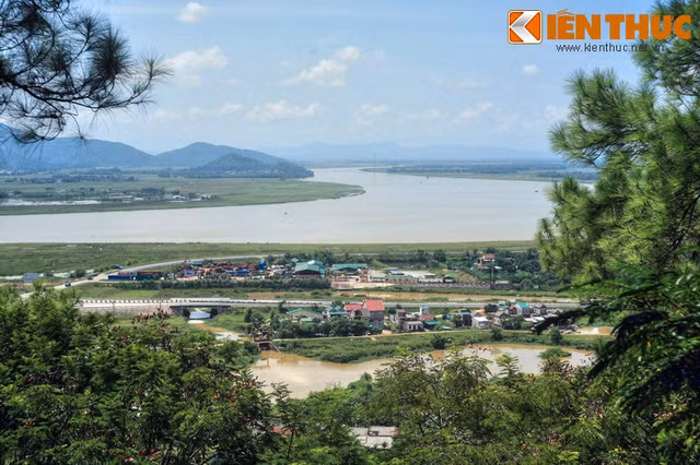 Giải mã bí mật ở ngọn núi thiêng nối tiếng giữa thành Vinh - Hình 13 Giai ma bi mat o ngon nui thieng noi tieng giua thanh Vinh-Hinh-13
