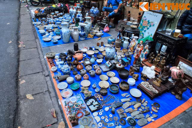 Thưởng ngoạn chợ đồ cổ chỉ họp vào cuối năm ở Hà Nội Thuong ngoan cho do co chi hop vao cuoi nam o Ha Noi