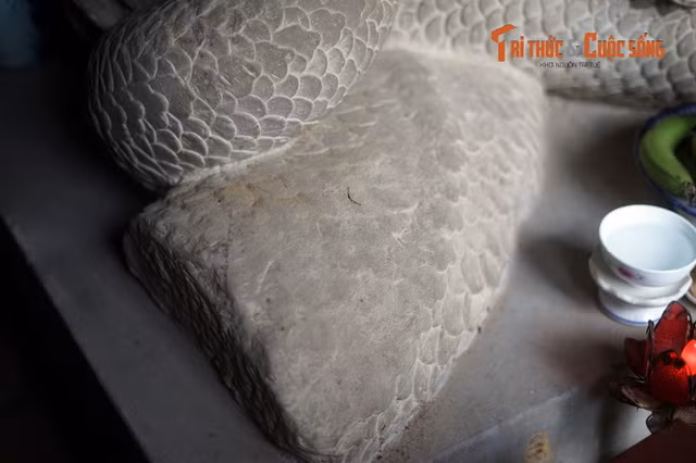 Khám phá tượng rồng tâm trạng phẫn uất ngàn tuổi độc nhất Việt Nam - Hình 9 Kham pha tuong rong tam trang phan uat ngan tuoi doc nhat Viet Nam-Hinh-9
