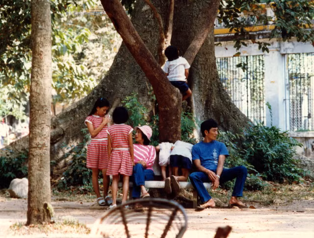 TP. HCM nam 1988 cuc song dong qua loat anh cua khach ngoai-Hinh-6