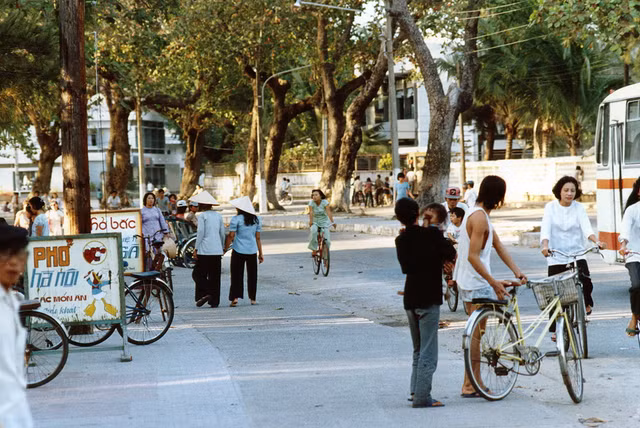 Ngắm Vũng Tàu năm 1988 qua những góc ảnh lạ - Hình 4 Ngam Vung Tau nam 1988 qua nhung goc anh la-Hinh-4