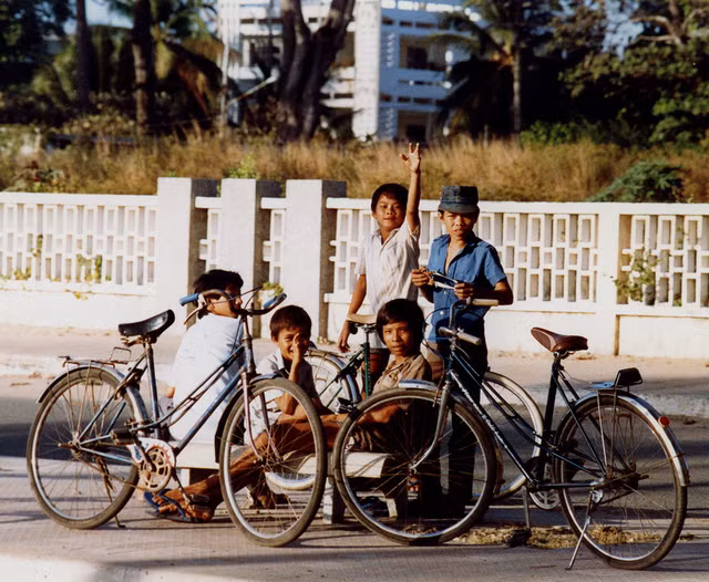 Một "thời trai trẻ" của cư dân Vũng Tàu năm 1988 - Hình 3 Mot