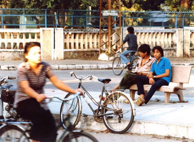Một "thời trai trẻ" của cư dân Vũng Tàu năm 1988 - Hình 5 Mot