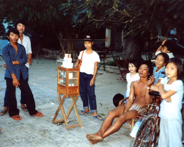 Một "thời trai trẻ" của cư dân Vũng Tàu năm 1988 - Hình 4 Mot