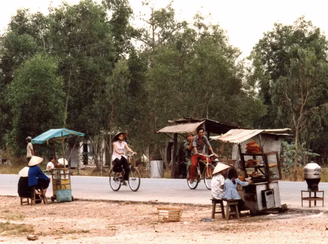 Chum anh cuoc song nguoi dan o Nha Trang nam 1988-Hinh-4