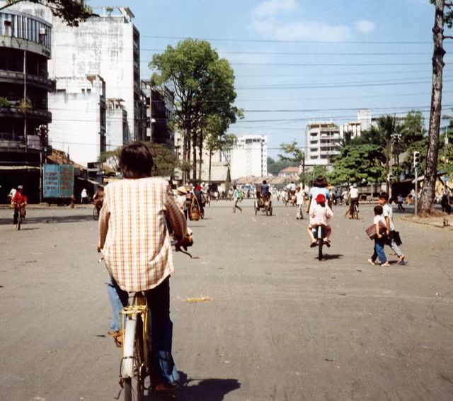 Trải nghiệm giao thông đặc sắc ở TP. HCM năm 1988 - Hình 10 Trai nghiem giao thong dac sac o TP. HCM nam 1988-Hinh-10
