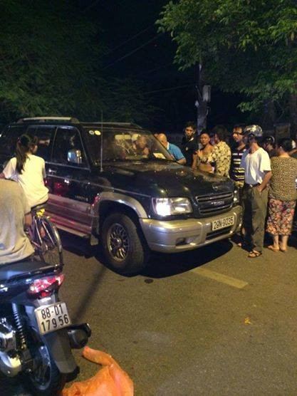 Chiếc xe ô tô gây tai nạn liên hoàn. Chiếc xe ô tô gây tai nạn liên hoàn.