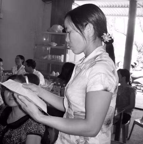 Chị Giao chia sẻ, có lẽ nhờ "lạt mềm buộc chặt" nên mới giữ được chồng.