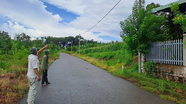 Đường trung tâm xã Bàu Chinh (huyện Châu Đức): Công trình xong, điện không có cho dân dùng - Hình 4 Duong trung tam xa Bau Chinh (huyen Chau Duc): Cong trinh xong, dien khong co cho dan dung-Hinh-4