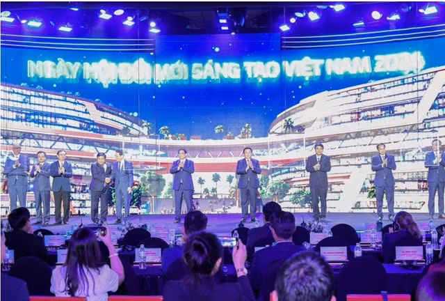 Chu tich VUSTA Phan Xuan Dung tham du ngay hoi Doi moi sang tao Viet Nam 2024-Hinh-3