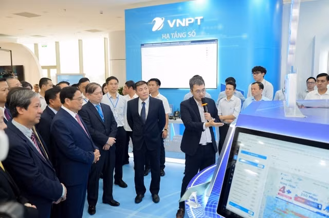 Chu tich VUSTA Phan Xuan Dung tham du ngay hoi Doi moi sang tao Viet Nam 2024