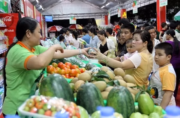Nhieu dia phuong to chuc thang khuyen mai, giam gia den 100%