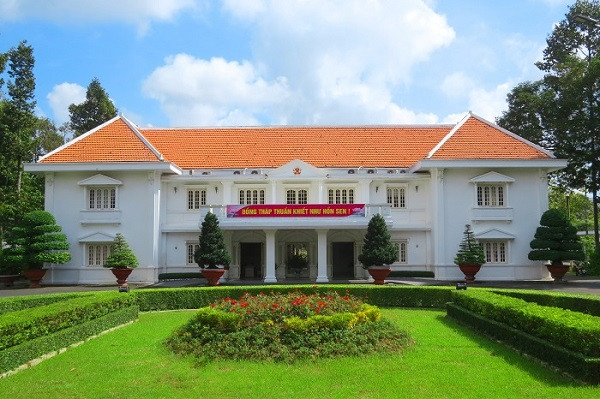 Dong Thap: Tam dung xay moi tru so huyen, xa