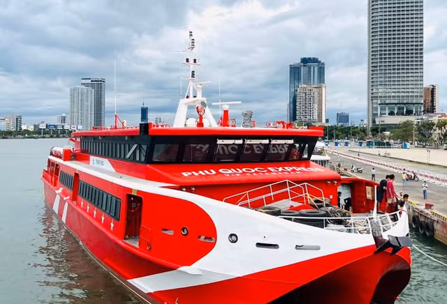 Tau cao toc Da Nang - Ly Son doi ten, chuyen ben de hut khach?