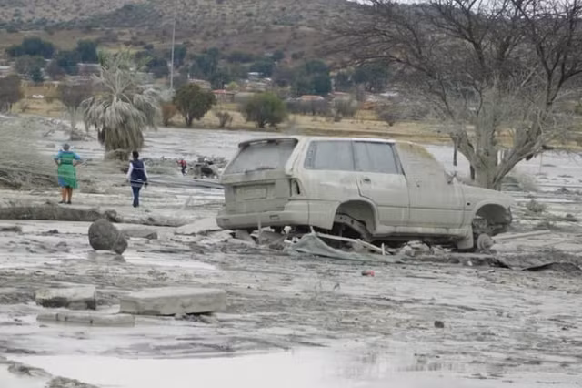 Bat ngo 'dong song vang' lap lanh xuat hien tai Nam Phi-Hinh-4
