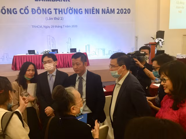 Quyen Tong giam doc Eximbank noi ve DHCD lan 2 bat thanh: Nhieu viec luc bat tong tam-Hinh-2