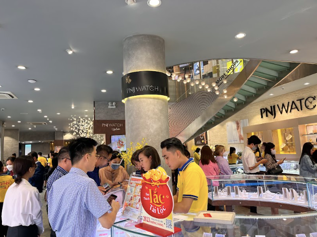 PNJ báo lãi quý 1/2023 cao kỷ lục nhất từ trước tới nay - Hình 2 PNJ bao lai quy 1/2023 cao ky luc nhat tu truoc toi nay-Hinh-2