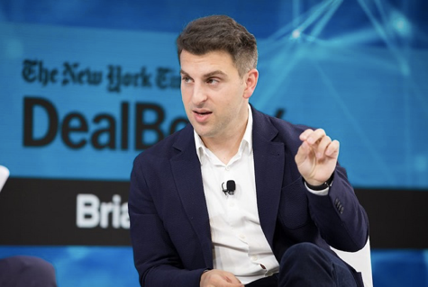 Ty phu Brian Chesky len ke hoach 'song tren Airbnb'