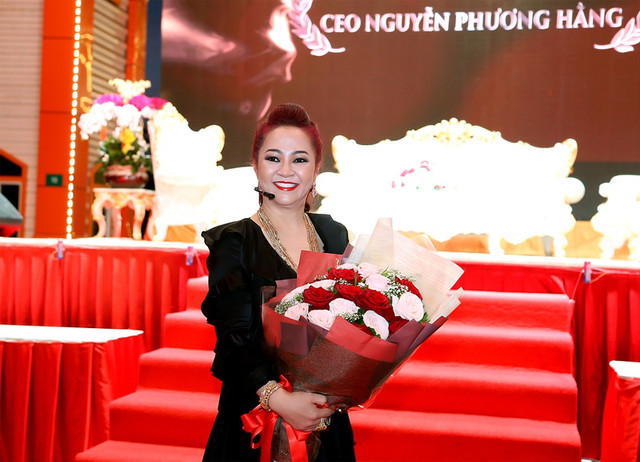 Bà Phương Hằng và cuộc đại náo chấn động giới showbiz - Hình 2 Ba Phuong Hang va cuoc dai nao chan dong gioi showbiz-Hinh-2