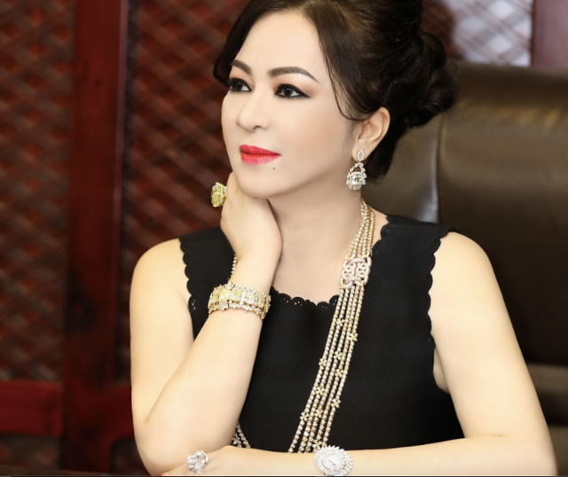 Bà Phương Hằng và cuộc đại náo chấn động giới showbiz Ba Phuong Hang va cuoc dai nao chan dong gioi showbiz