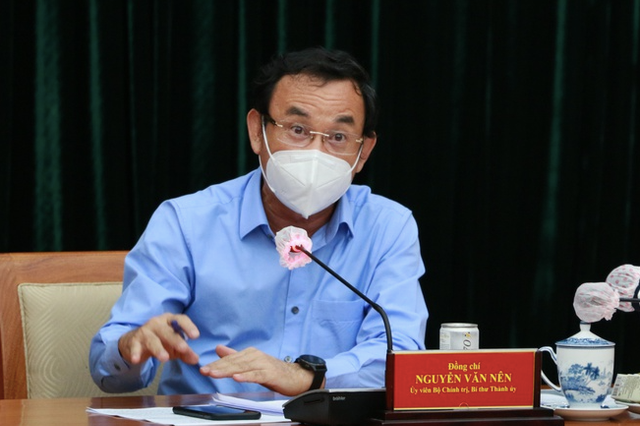 Chủ tịch TP.HCM: 'Từ ngày mai không ra đường sau 18h' Chu tich TP.HCM: 'Tu ngay mai khong ra duong sau 18h'