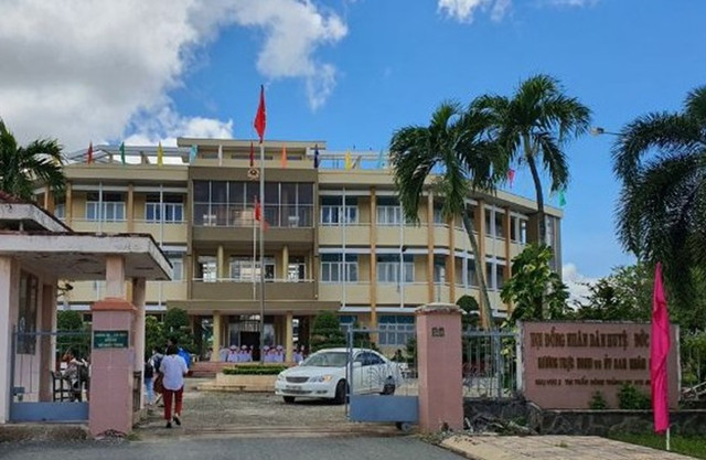 Long An: Nhà thầu “ruột” liên tiếp trúng thầu liệu có minh bạch? Long An: Nha thau “ruot” lien tiep trung thau lieu co minh bach?