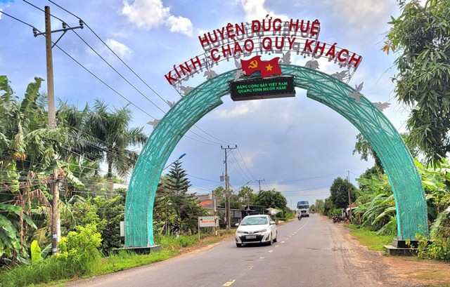 Long An: Nhà thầu “ruột” liên tiếp trúng thầu liệu có minh bạch? - Hình 2 Long An: Nha thau “ruot” lien tiep trung thau lieu co minh bach?-Hinh-2