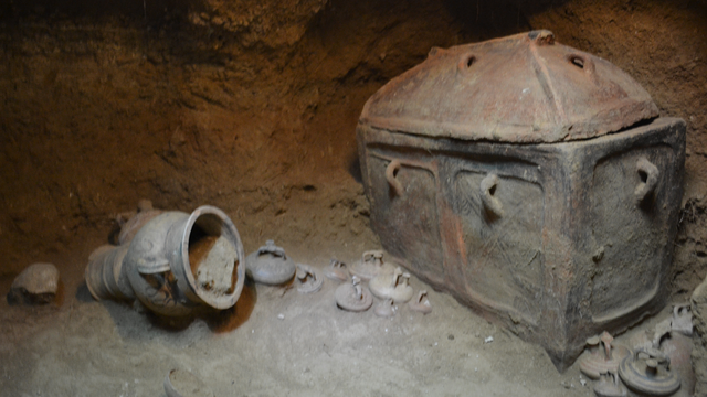 Gặp họa khi trộm gạch mộ cổ để xây nhà - Hình 7 Gap hoa khi trom gach mo co de xay nha-Hinh-7