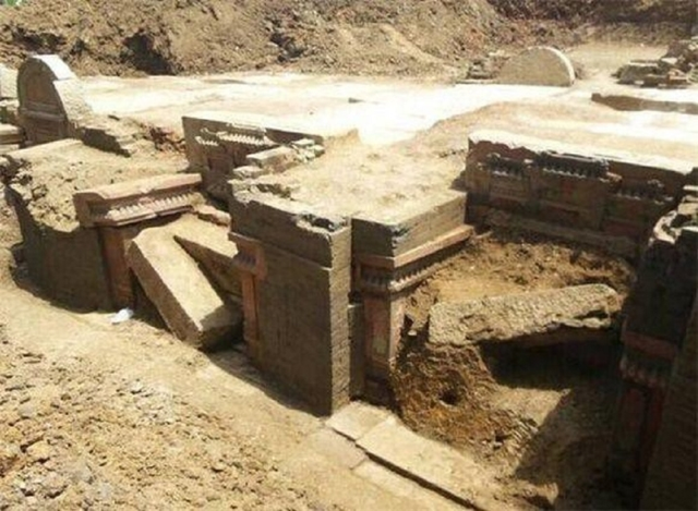 Gặp họa khi trộm gạch mộ cổ để xây nhà - Hình 3 Gap hoa khi trom gach mo co de xay nha-Hinh-3