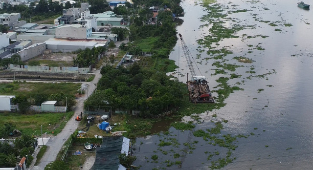 Phường Thạnh Lộc (Quận 12, TPHCM): Vụ chủ quán cà phê Giao Khẩu lấn chiếm sông, vì sao chưa bị xử lý? - Hình 5 Phuong Thanh Loc (Quan 12, TPHCM): Vu chu quan ca phe Giao Khau lan chiem song, vi sao chua bi xu ly?-Hinh-5
