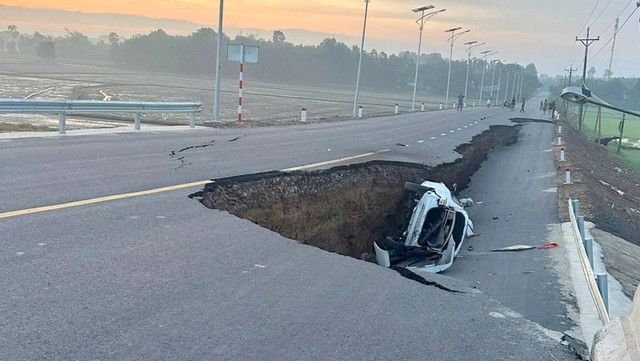 Tây Ninh: Công trình cầu Hòa Bình sụt lún sau 3 tuần khánh thành - ai thi công? Tay Ninh: Cong trinh cau Hoa Binh sut lun sau 3 tuan khanh thanh - ai thi cong?
