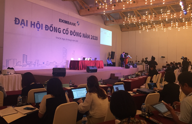 Chỉ 133 cổ đông tham dự, đại hội ngân hàng Eximbank bất thành Chi 133 co dong tham du, dai hoi ngan hang Eximbank bat thanh
