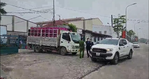 Công an Hà Nội vào cuộc vụ hàng chục nghìn vỏ bình Petrovietnam Gas tập kết trái phép Cong an Ha Noi vao cuoc vu hang chuc nghin vo binh Petrovietnam Gas tap ket trai phep