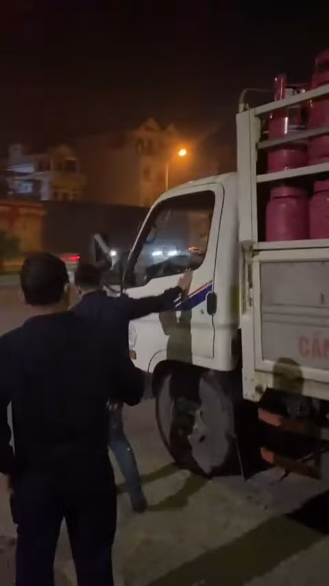 Cong an Ha Noi vao cuoc vu hang chuc nghin vo binh Petrovietnam Gas tap ket trai phep-Hinh-3