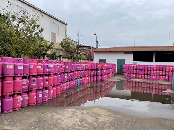 Cong an Ha Noi vao cuoc vu hang chuc nghin vo binh Petrovietnam Gas tap ket trai phep-Hinh-2