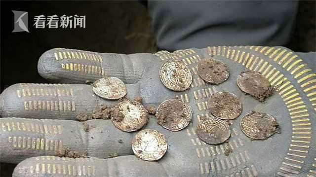 Tho san kho bau 'trung manh' khi phat hien mot kho bau Anglo Saxon-Hinh-3