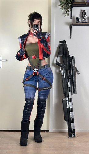 Phong cach cosplay tao bao, nu game thu khien nguoi xem hop hon