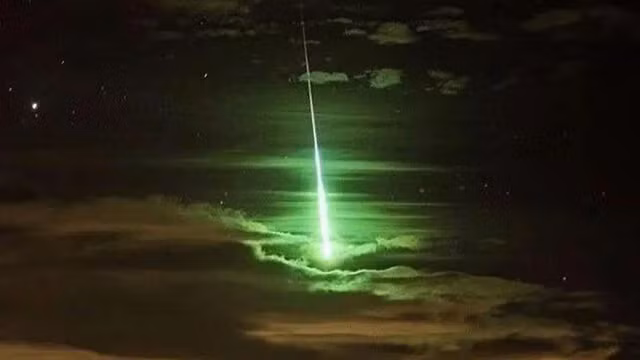 Bi an anh sang xanh ky la xuat hien truoc dong dat Tho Nhi Ky-Hinh-8