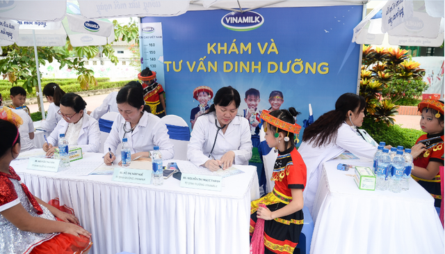 Vinamilk - Top 1 kinh doanh - Nỗ lực vì sứ mệnh “Để mọi trẻ em đều được uống sữa mỗi ngày” - Hình 7 Vinamilk - Top 1 kinh doanh - No luc vi su menh “De moi tre em deu duoc uong sua moi ngay”-Hinh-7