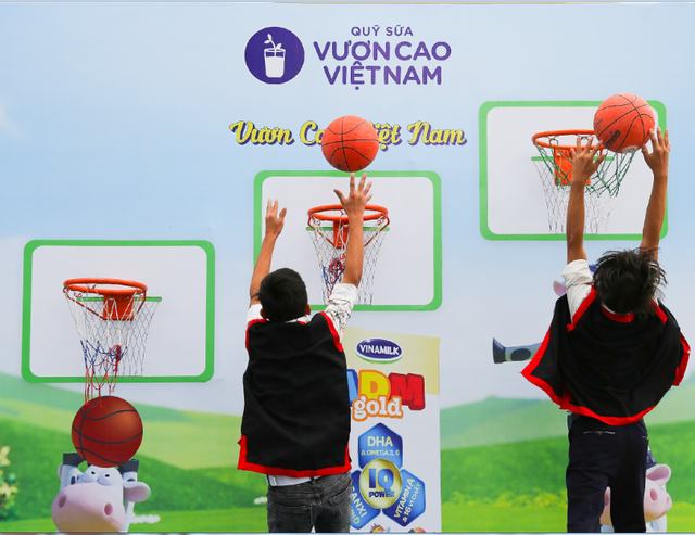 Vinamilk - Top 1 kinh doanh - Nỗ lực vì sứ mệnh “Để mọi trẻ em đều được uống sữa mỗi ngày” - Hình 9 Vinamilk - Top 1 kinh doanh - No luc vi su menh “De moi tre em deu duoc uong sua moi ngay”-Hinh-9